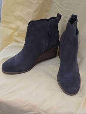 New TOMS Clare Wedge Gray Suede Leather Pull-on Ankle Boots